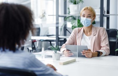 normaal uitbraak kijkt afrikaanse amerikaanse actief interviewing vaccinatie distancing etiquette